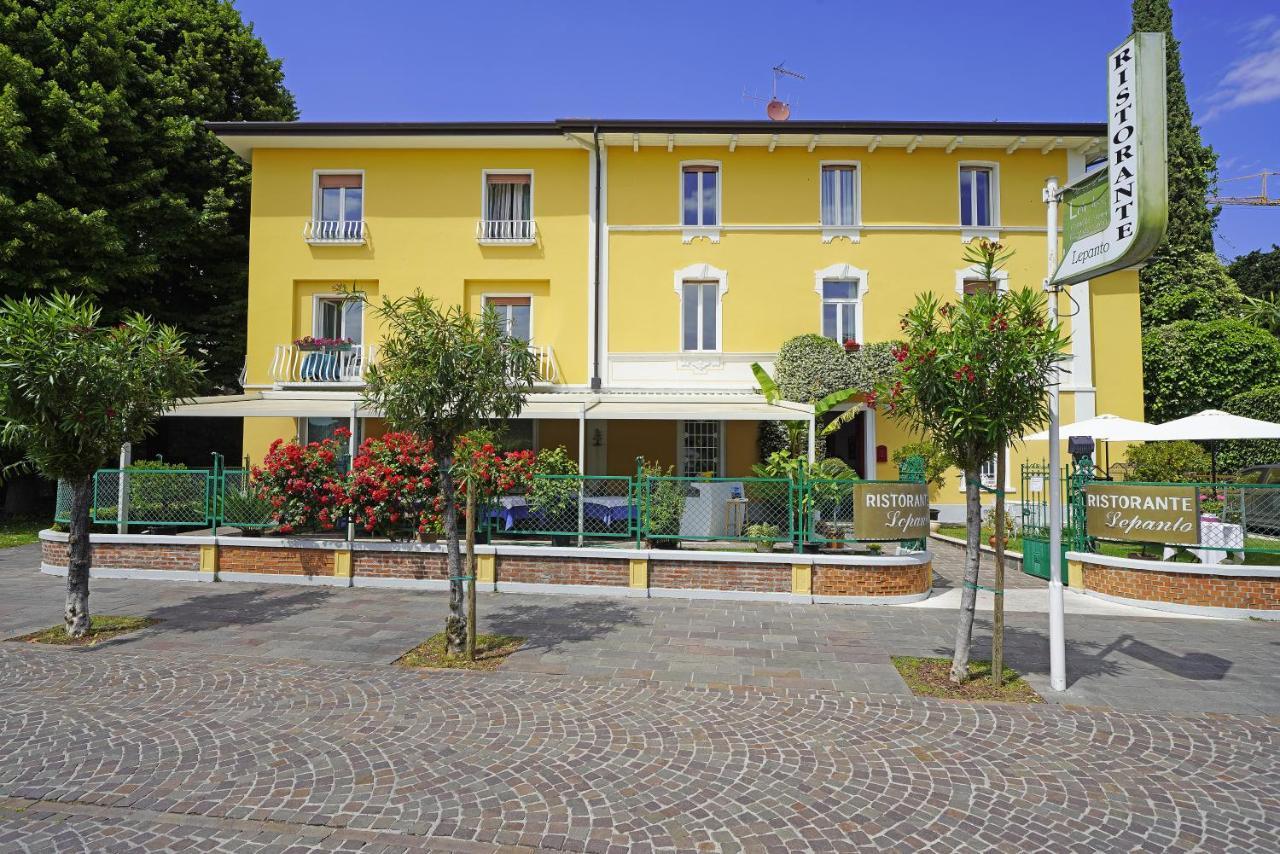 Hotel Ristorante Lepanto Salò Exteriör bild