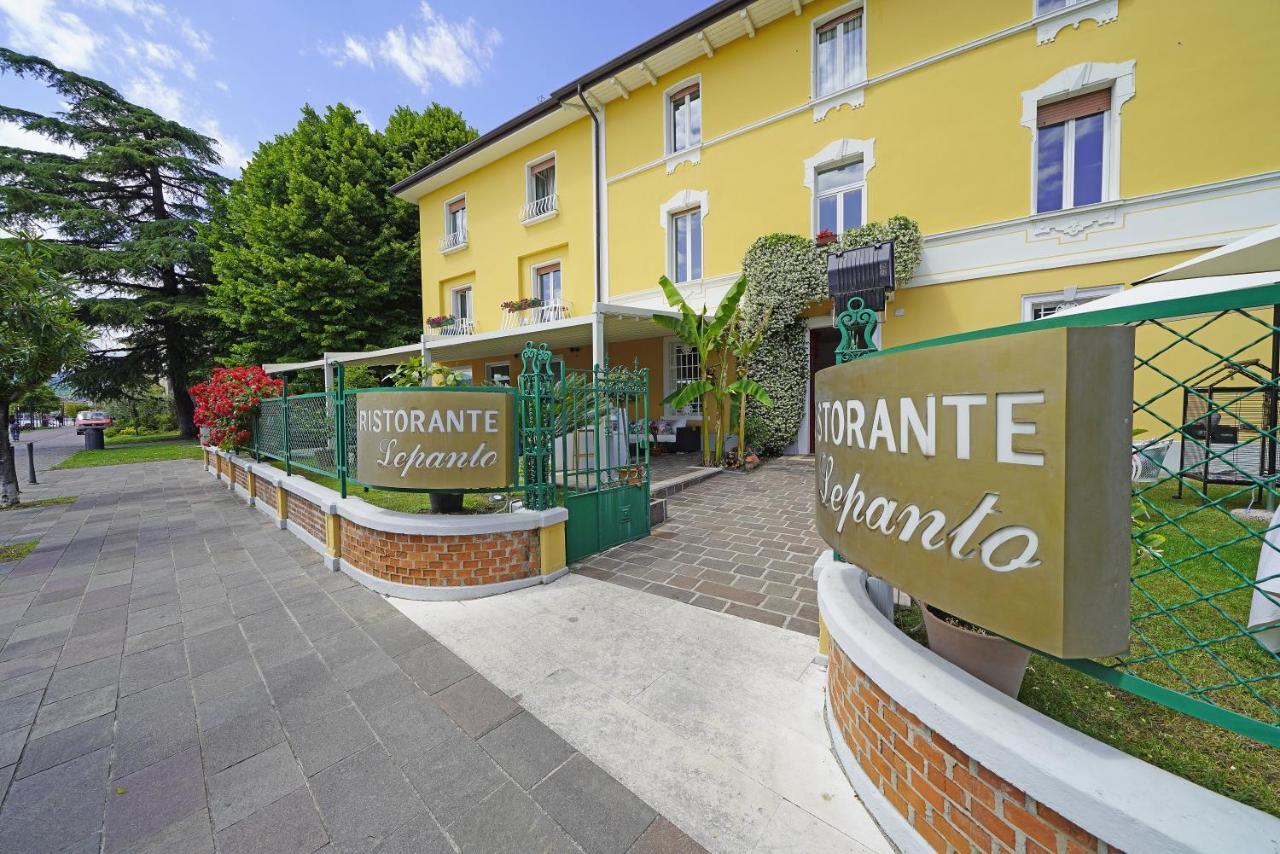 Hotel Ristorante Lepanto Salò Exteriör bild