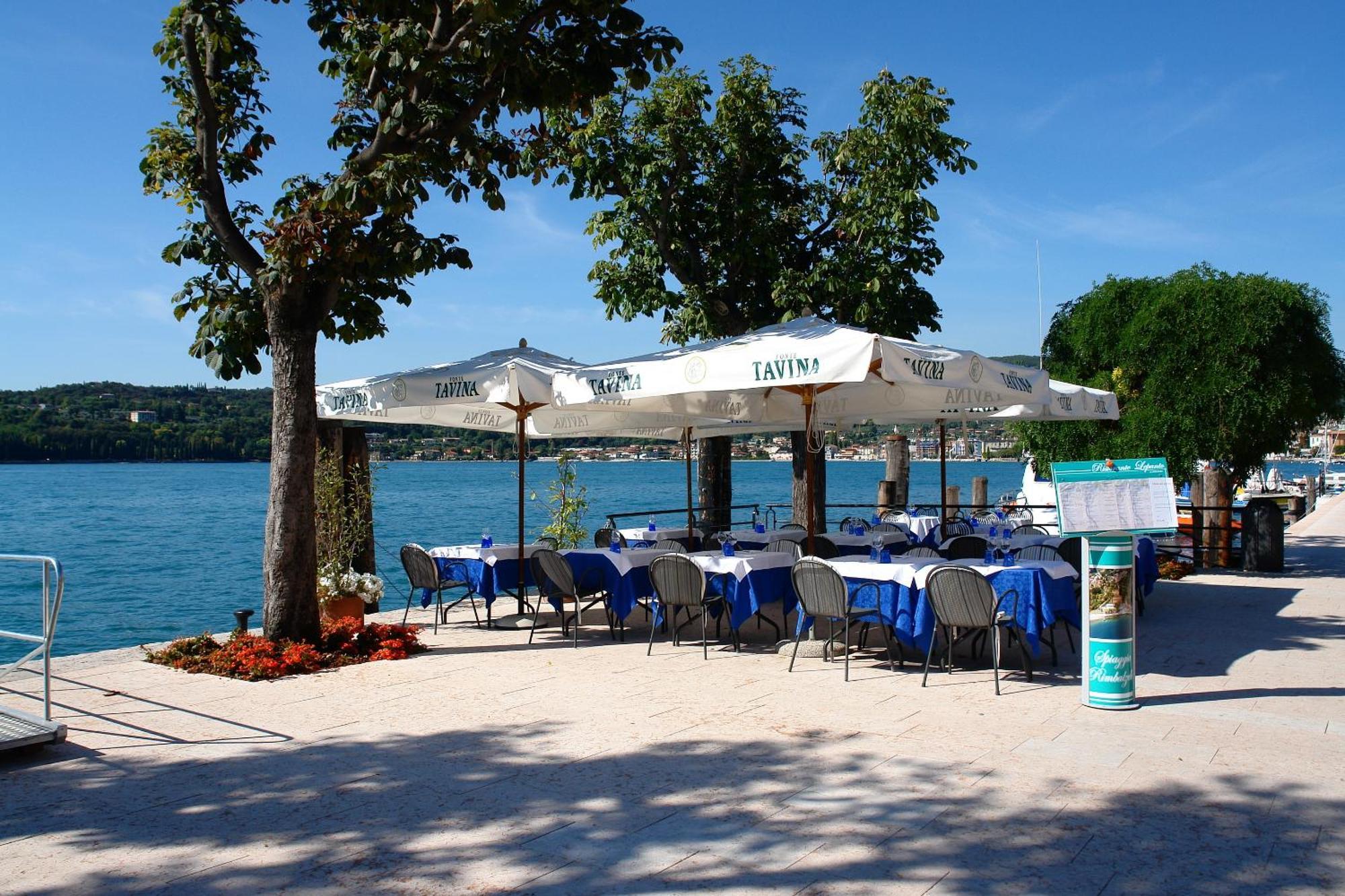 Hotel Ristorante Lepanto Salò Exteriör bild